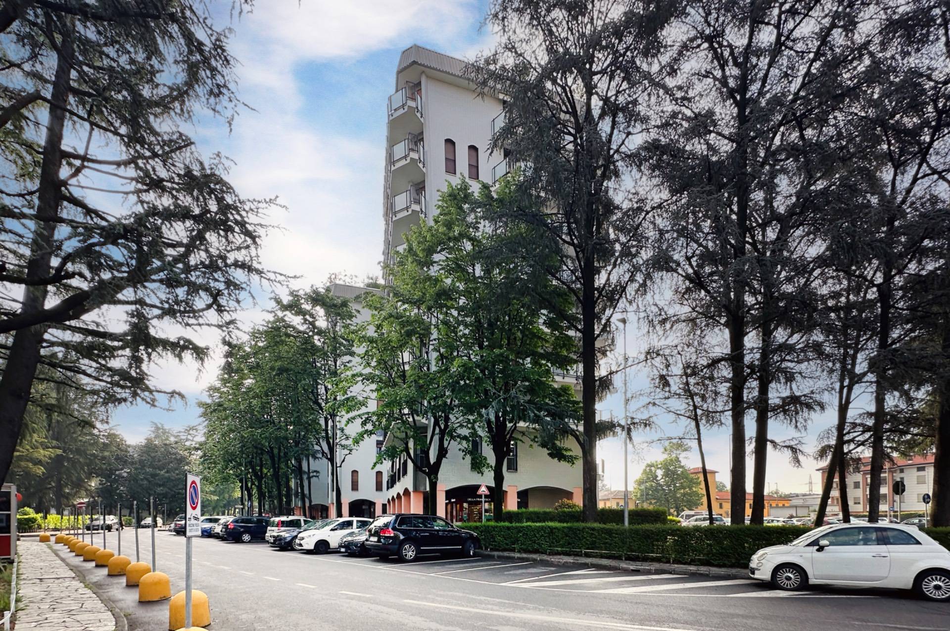 Locale commerciale in vendita a Brugherio