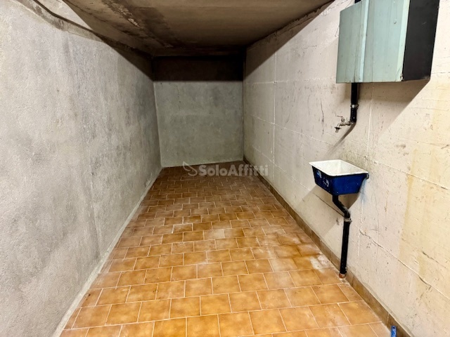 Box/Garage 18mq ristrutturato in via leone tolstoj 18, Bergamo