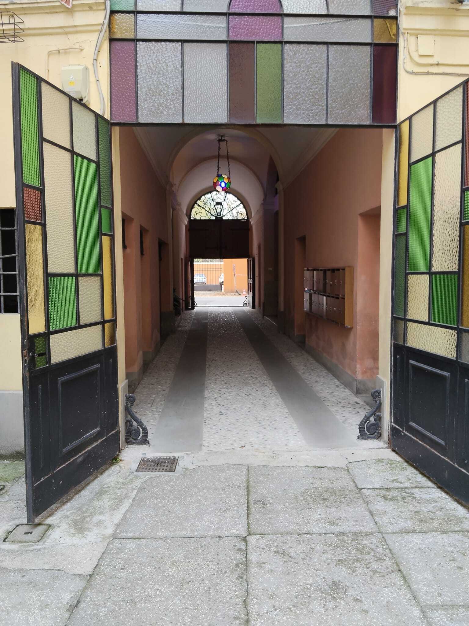 Magazzino ristrutturato in via sgarzeria 30, Modena