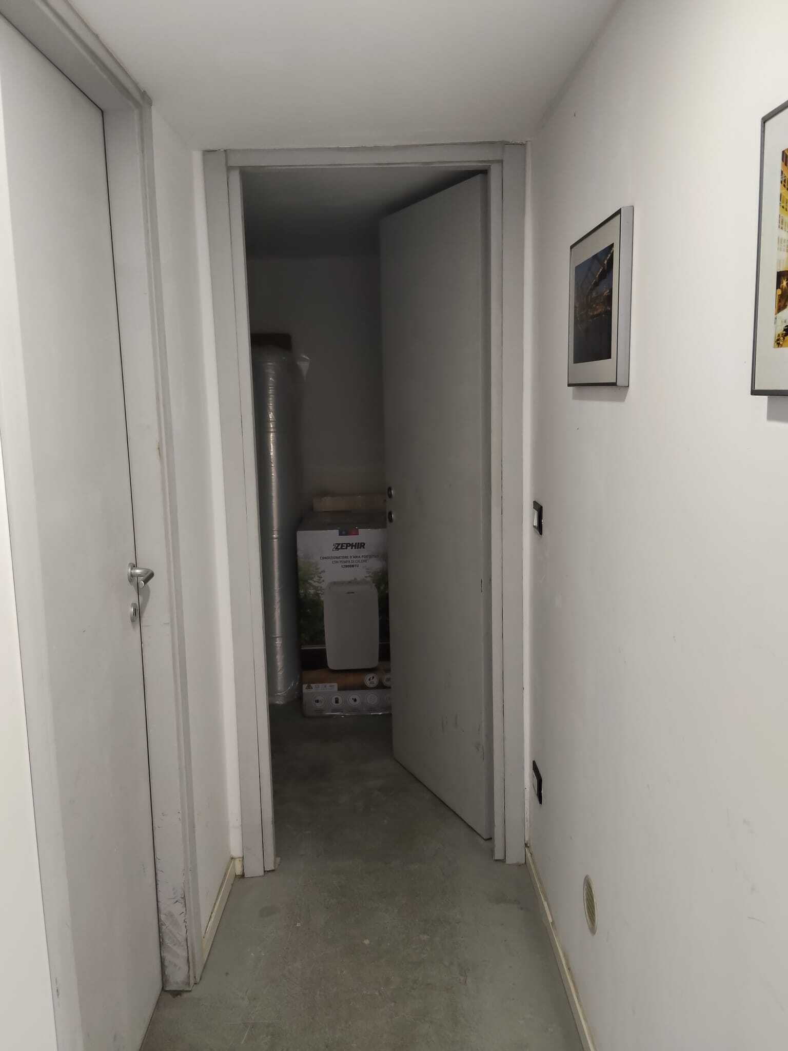 Magazzino ristrutturato in via sgarzeria 30, Modena