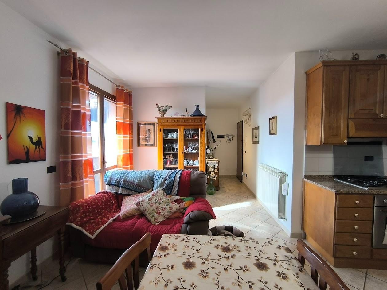 Bilocale con terrazzo a Cascina