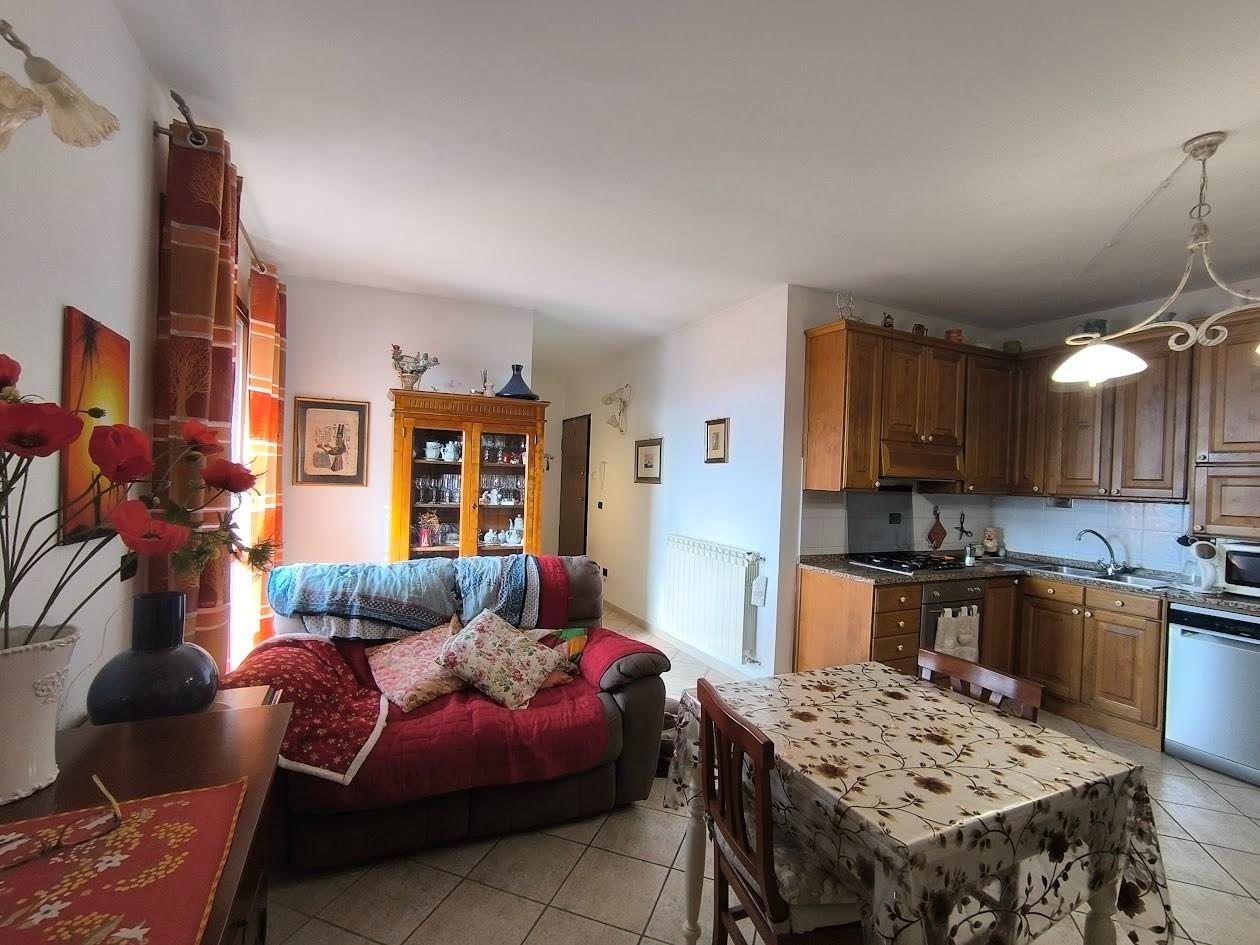 Bilocale con terrazzo a Cascina