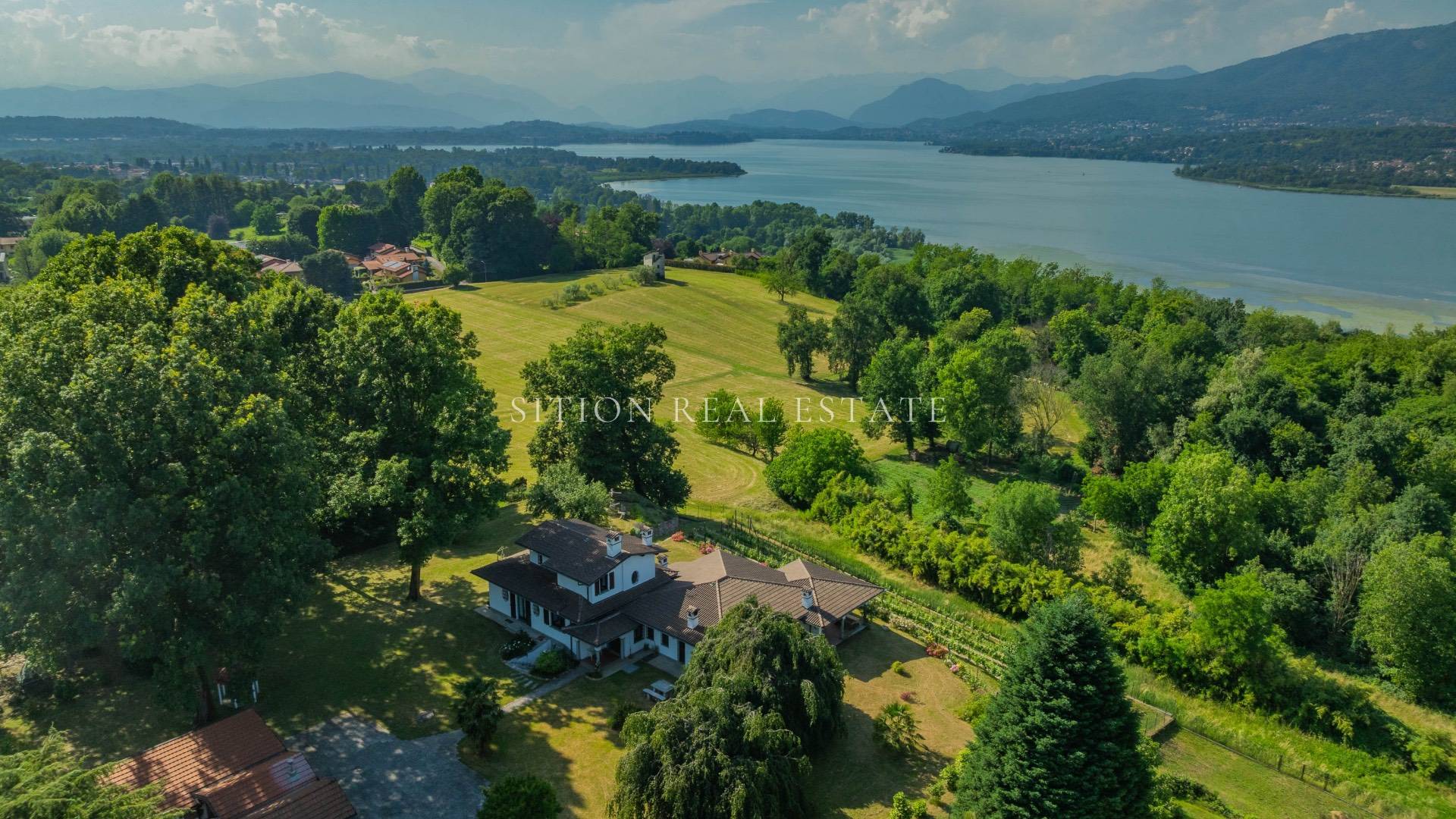 Villa in vendita a Galliate Lombardo