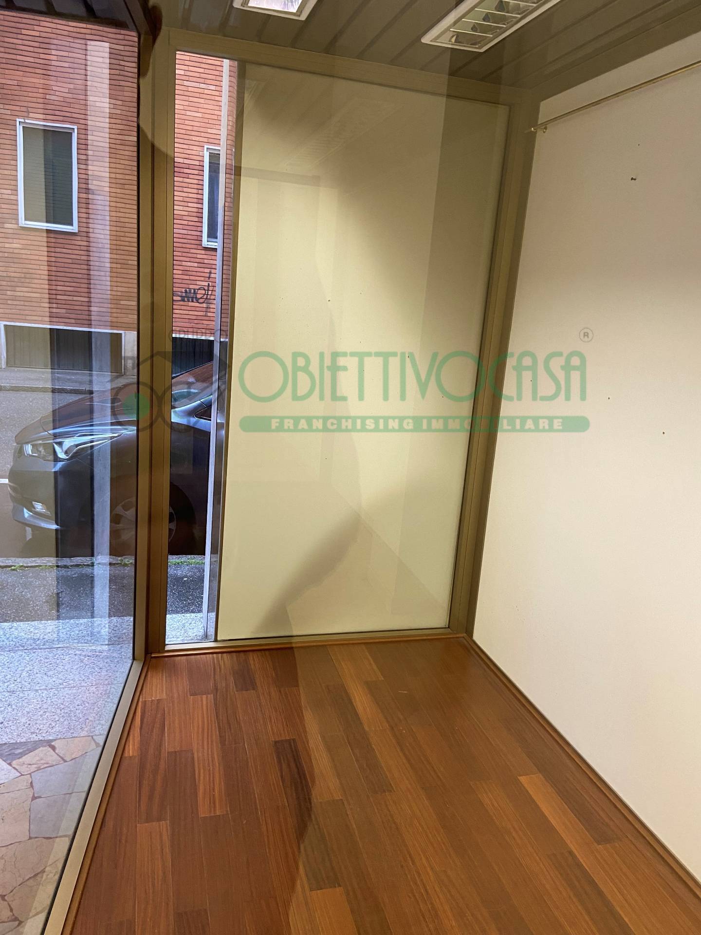 Locale commerciale in affitto a Corsico