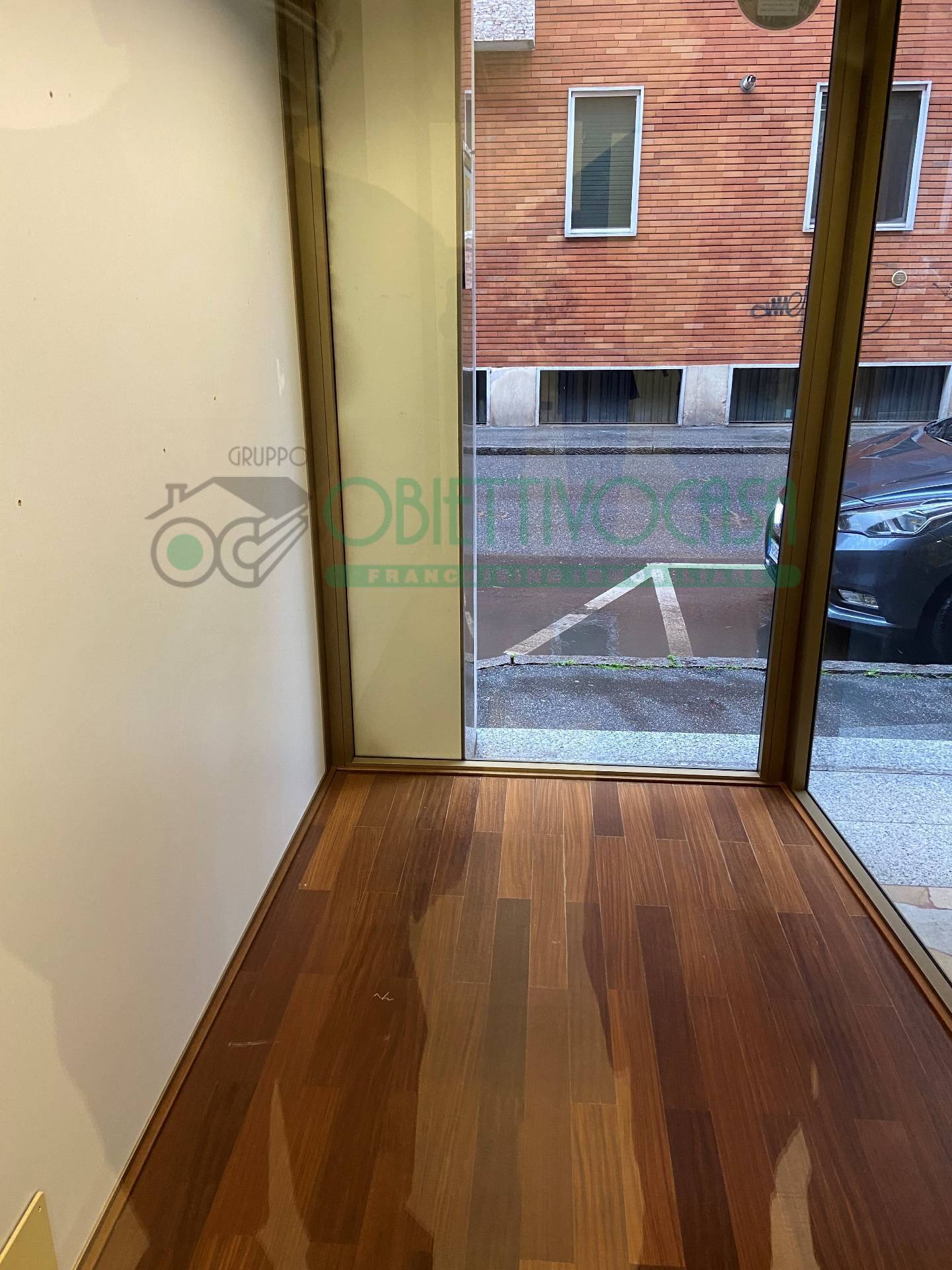 Locale commerciale in affitto a Corsico