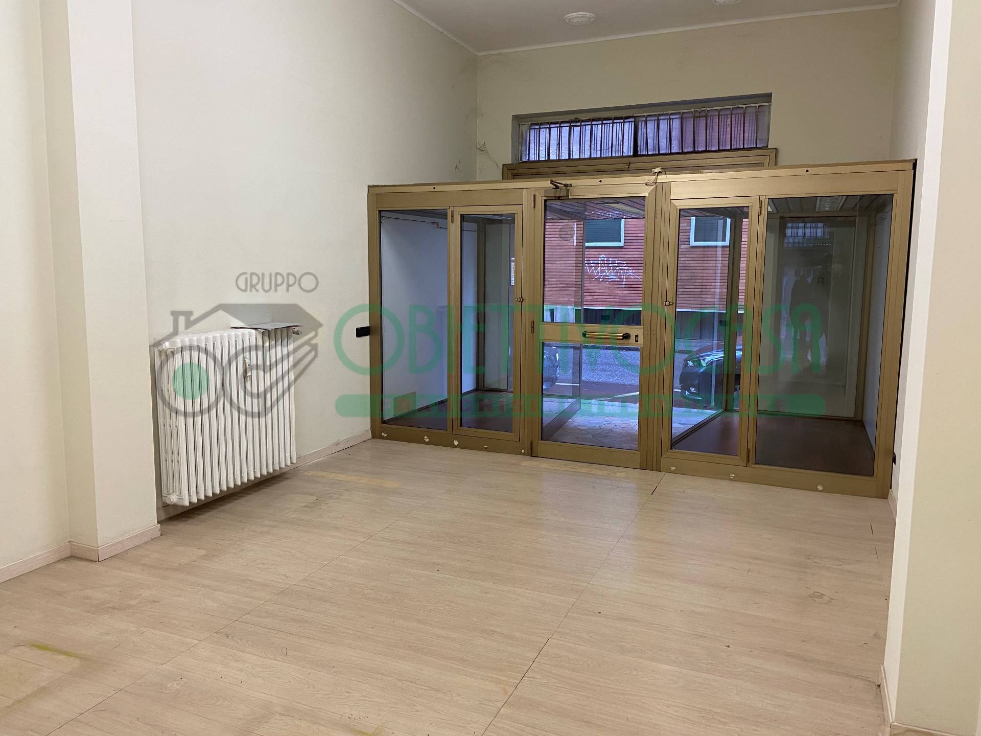 Locale commerciale in affitto a Corsico