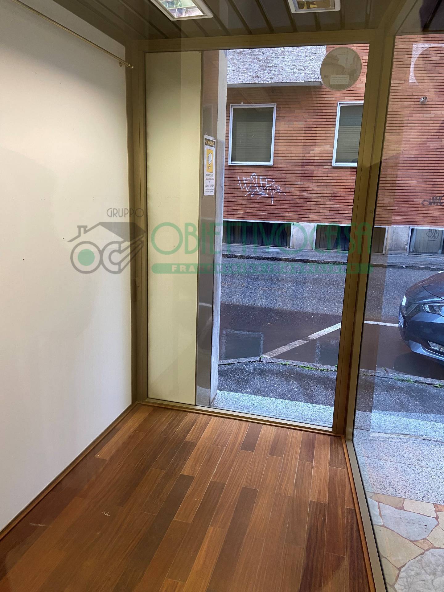 Locale commerciale in affitto a Corsico