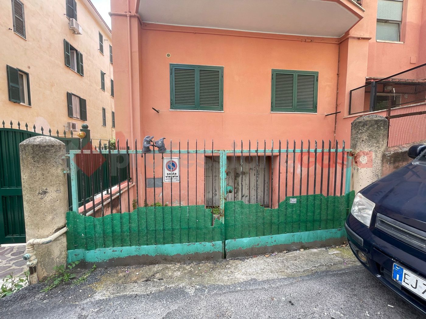 Box/Garage 40mq in vendita a Tivoli