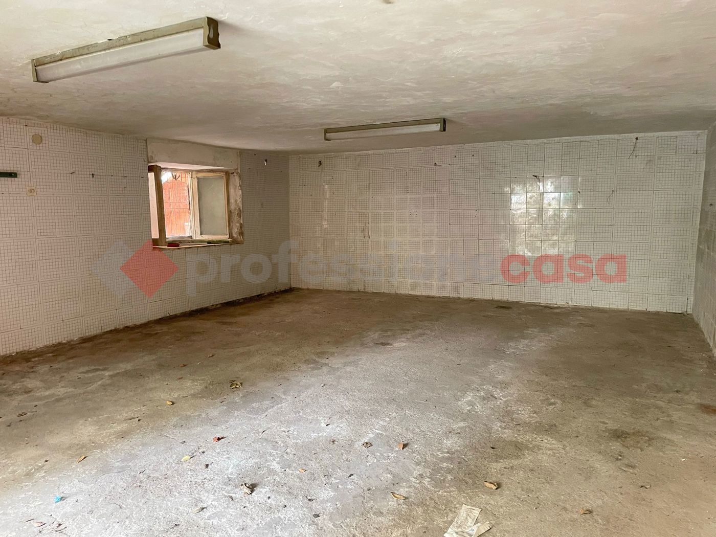 Box/Garage 40mq in vendita a Tivoli