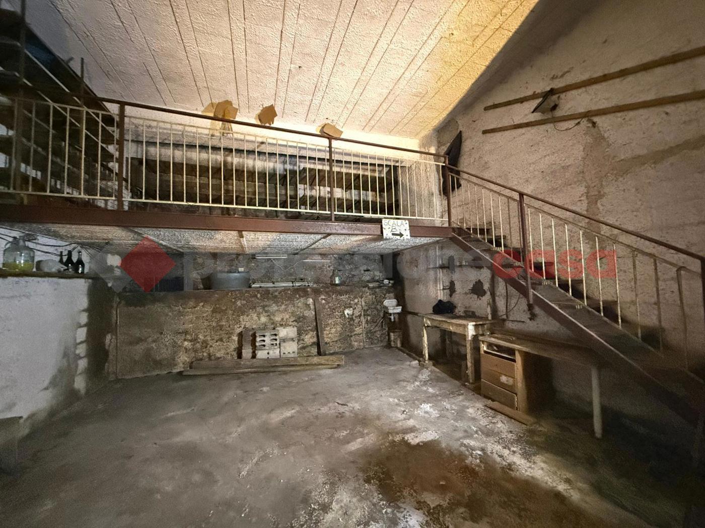 Box/Garage 40mq in vendita a Vicovaro