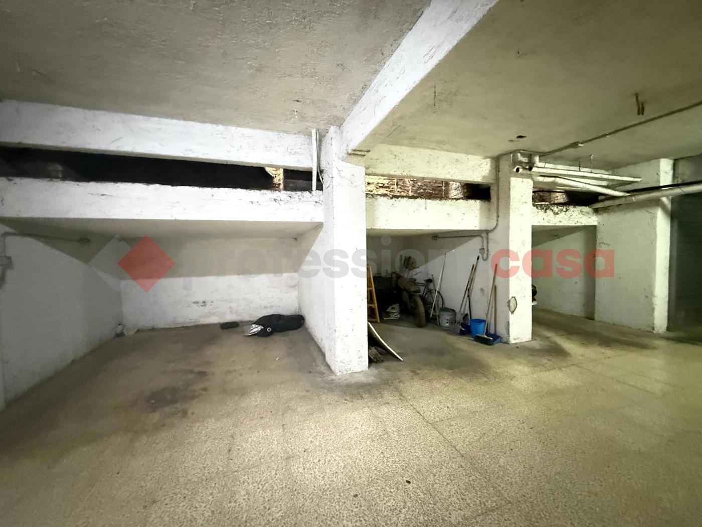 Box/Garage 10mq in vendita a Tivoli