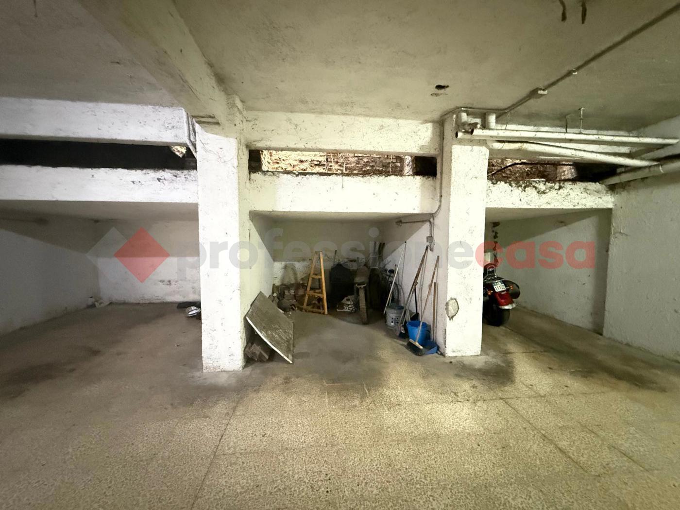 Box/Garage 10mq in vendita a Tivoli
