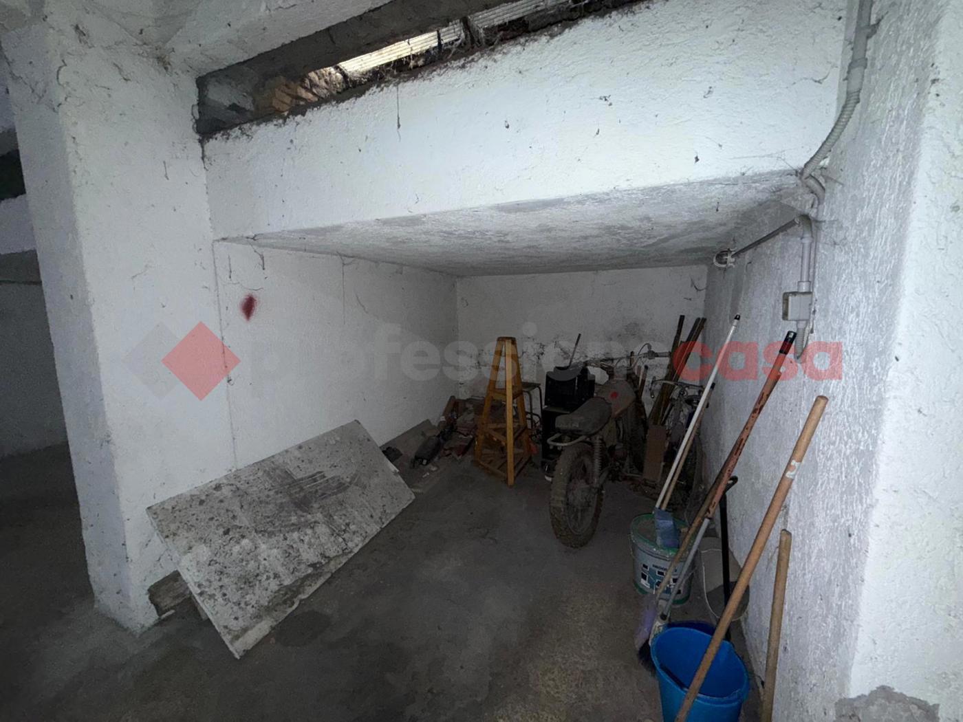 Box/Garage 10mq in vendita a Tivoli