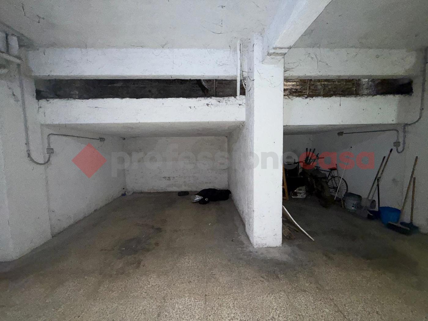 Box/Garage 12mq in vendita a Tivoli