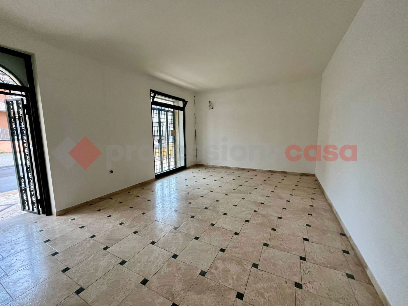 Negozio in affitto a Guidonia Montecelio