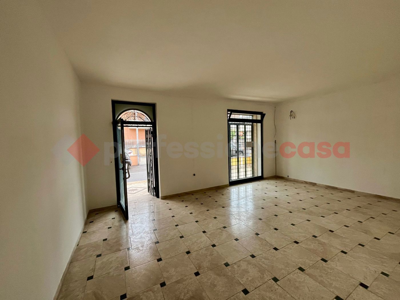 Negozio in affitto a Guidonia Montecelio