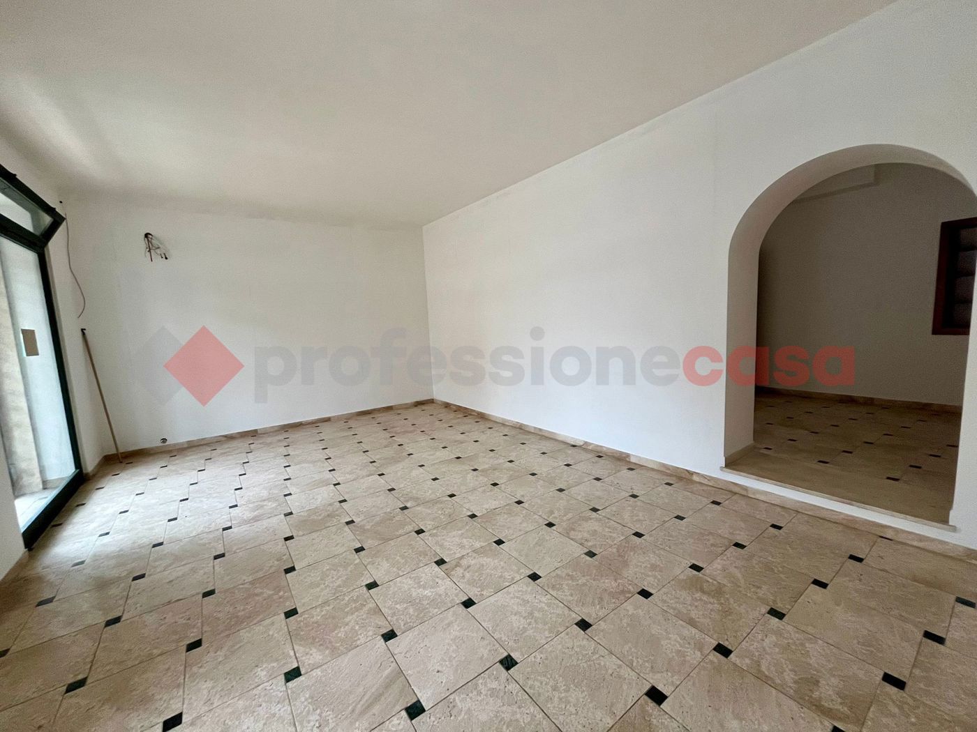 Negozio in affitto a Guidonia Montecelio