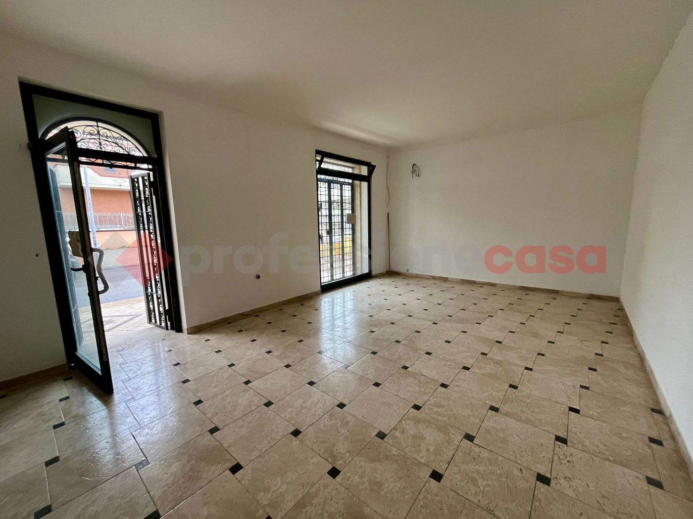 Negozio in affitto a Guidonia Montecelio