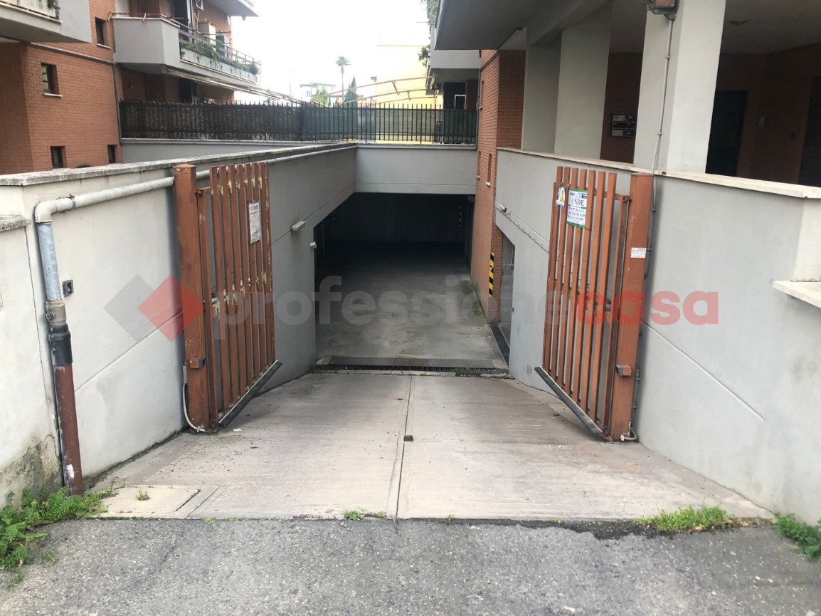 Box/Garage 12mq in vendita a Tivoli