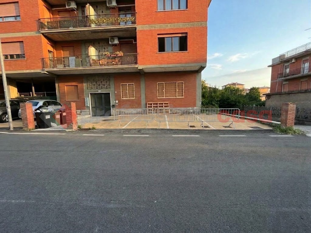 Box/Garage 15mq in vendita a Guidonia Montecelio