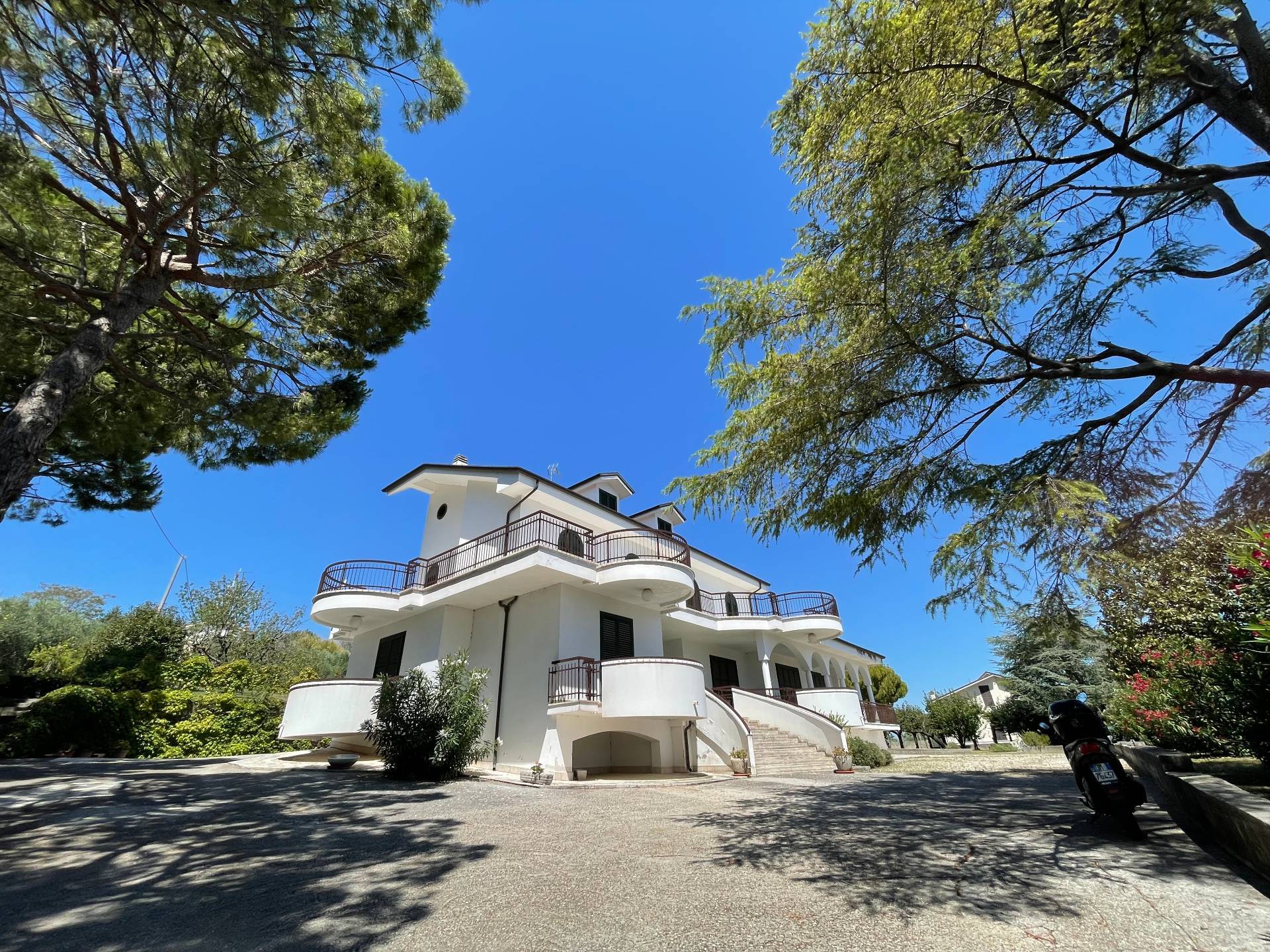 Case indipendenti in vendita a Fermo