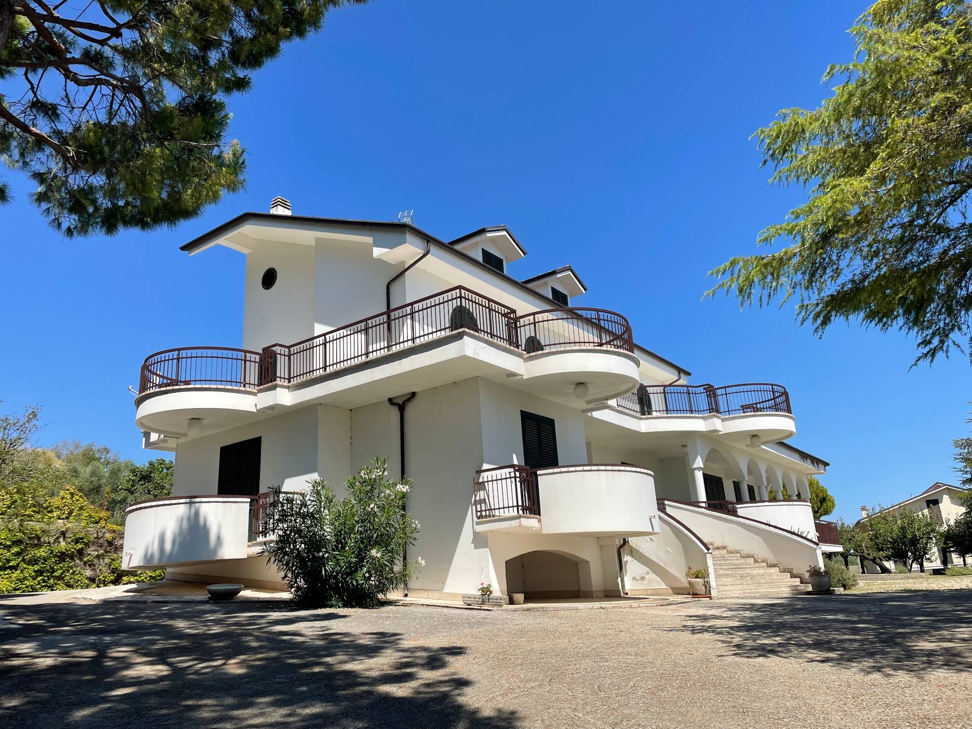 Case indipendenti in vendita a Fermo