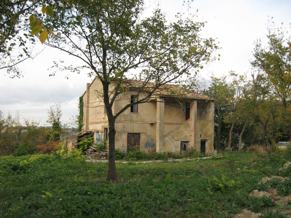 Rustici e Casali in vendita a Camerano