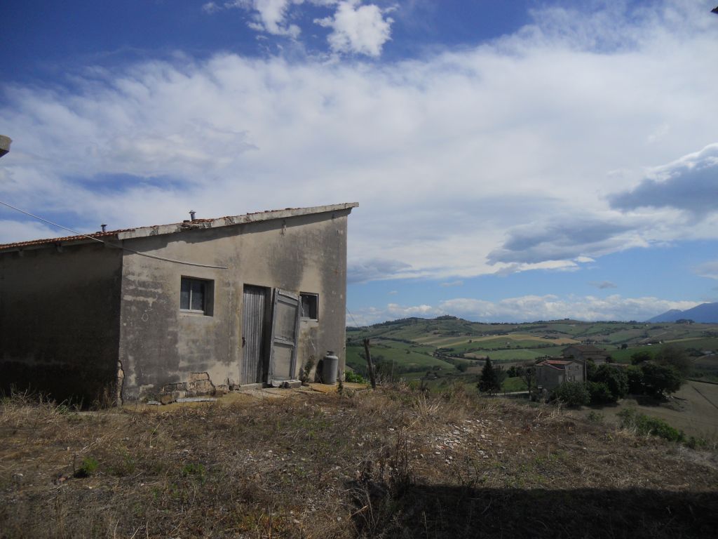 Rustici e Casali in vendita a Carassai