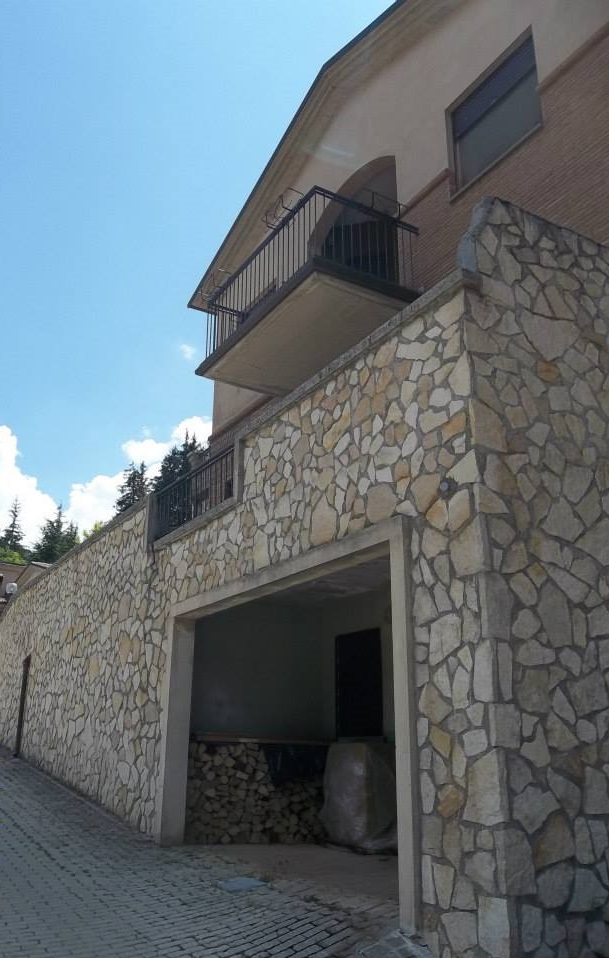 Case indipendenti in vendita a Scanno