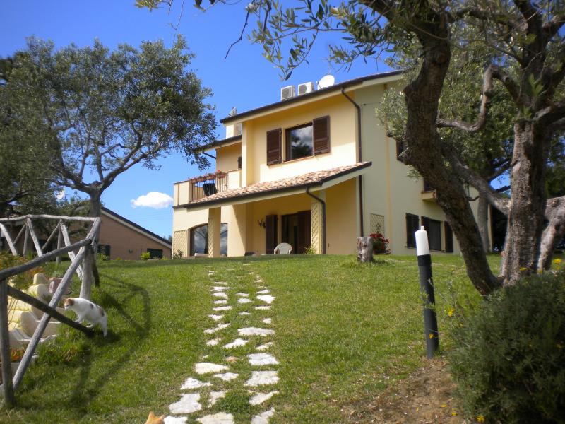 Rustici e Casali in affitto a Fermo