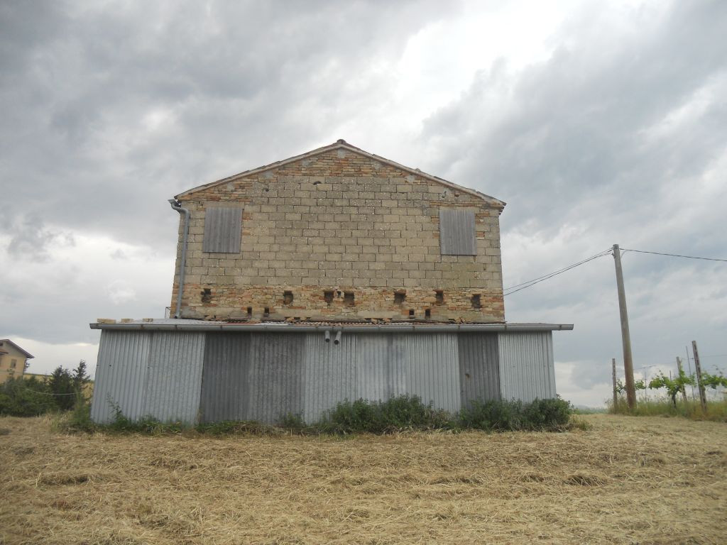 Rustici e Casali in vendita a Ortezzano