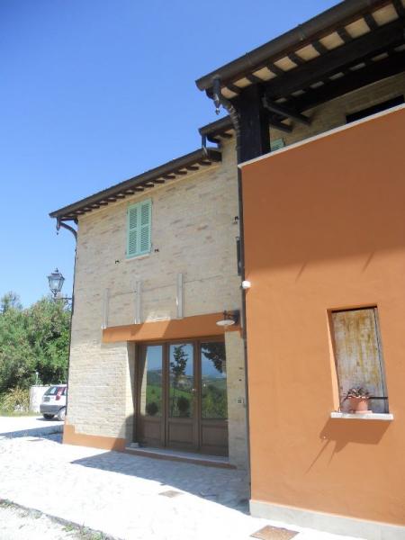 Rustici e Casali in vendita a Offida