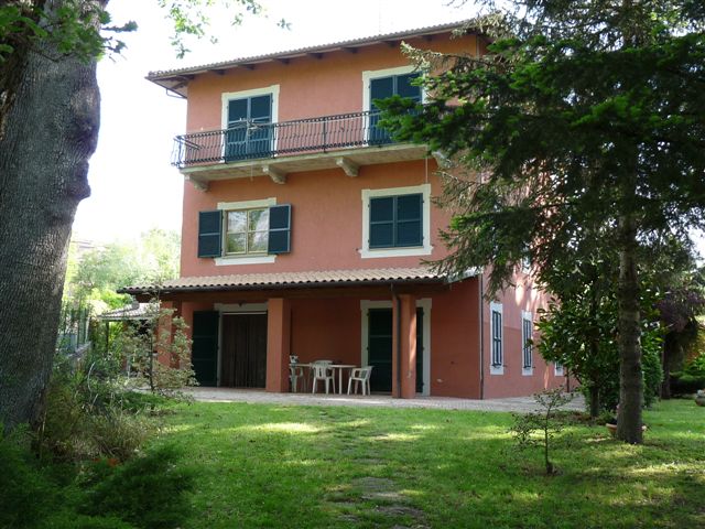 Case indipendenti in vendita a Sarnano