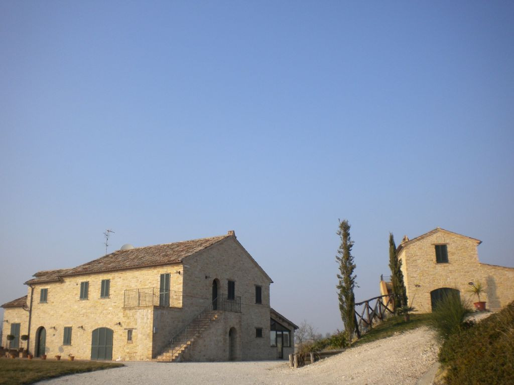 Rustici e Casali in affitto a Montelparo