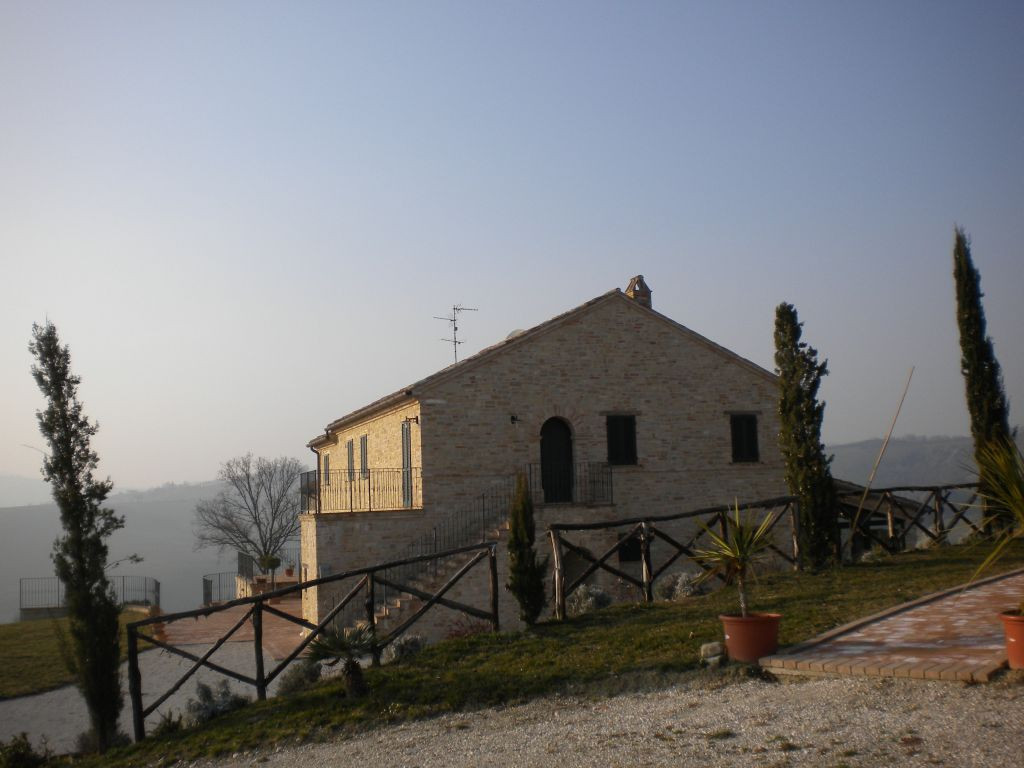 Rustici e Casali in affitto a Montelparo