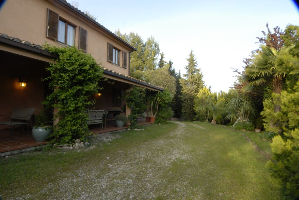 Rustici e Casali in affitto a Cossignano