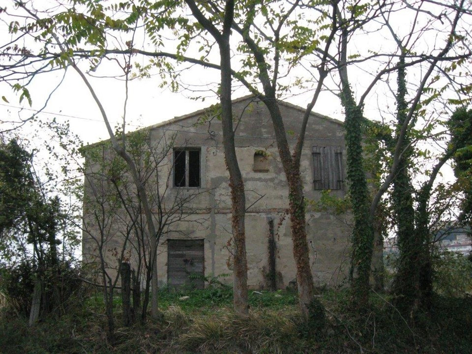 Rustici e Casali in vendita a Camerano