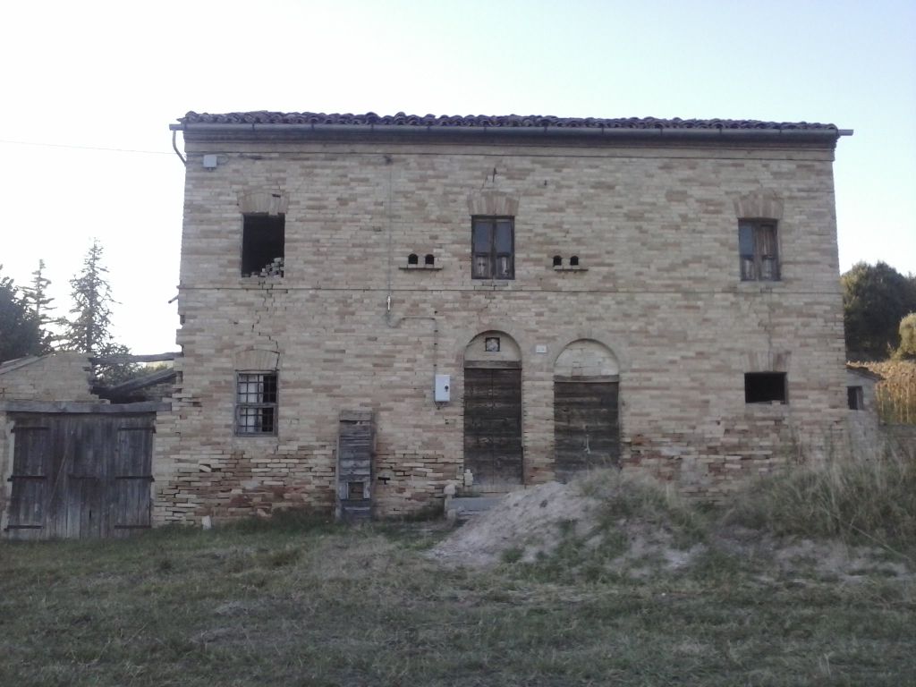 Rustici e Casali in vendita a Montegiorgio