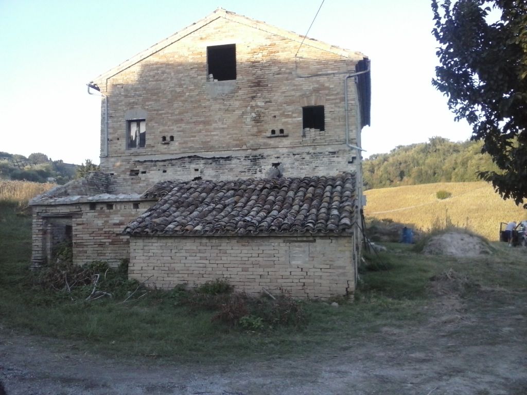 Rustici e Casali in vendita a Montegiorgio