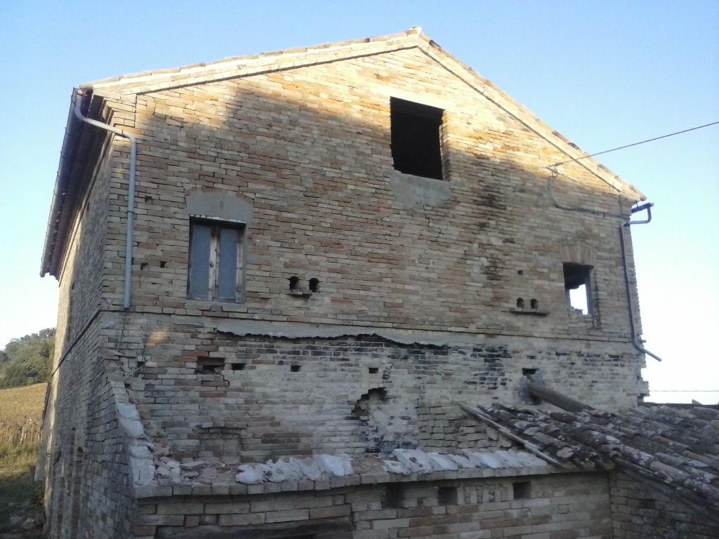 Rustici e Casali in vendita a Montegiorgio