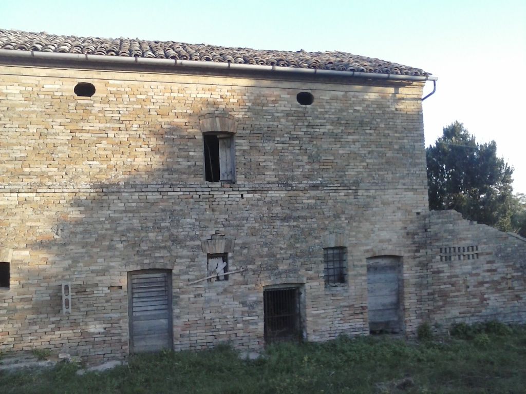 Rustici e Casali in vendita a Montegiorgio
