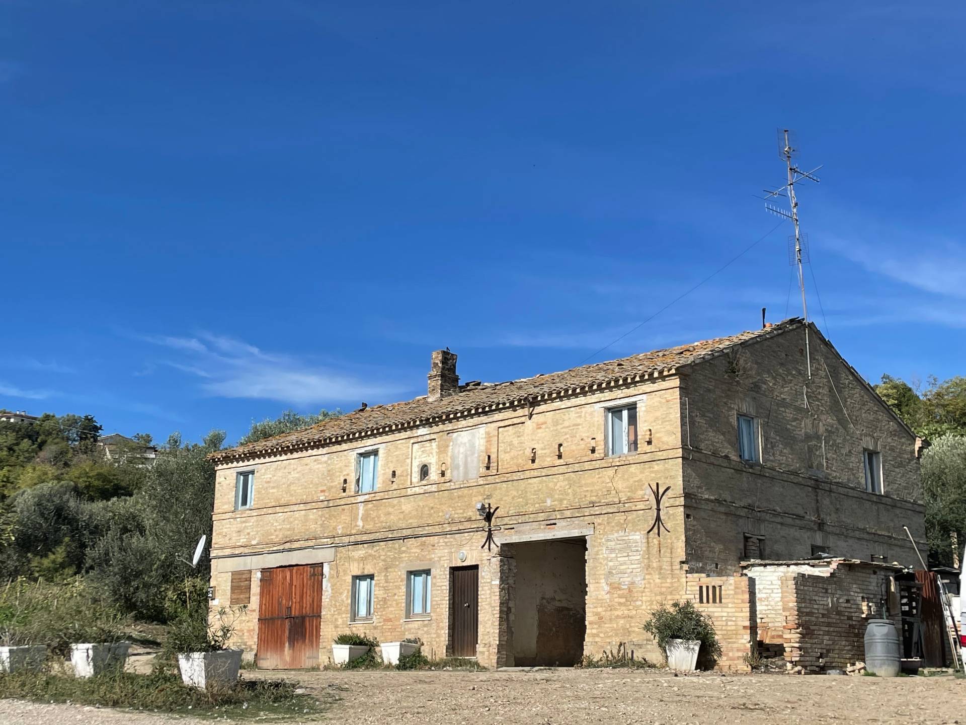 Rustici e Casali in vendita a Altidona