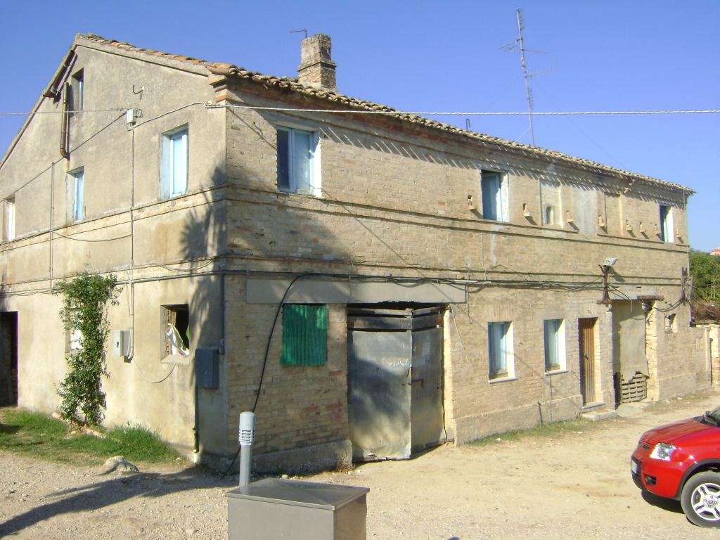 Rustici e Casali in vendita a Altidona