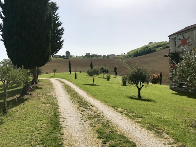 Rustici e Casali in vendita a Montalto delle Marche