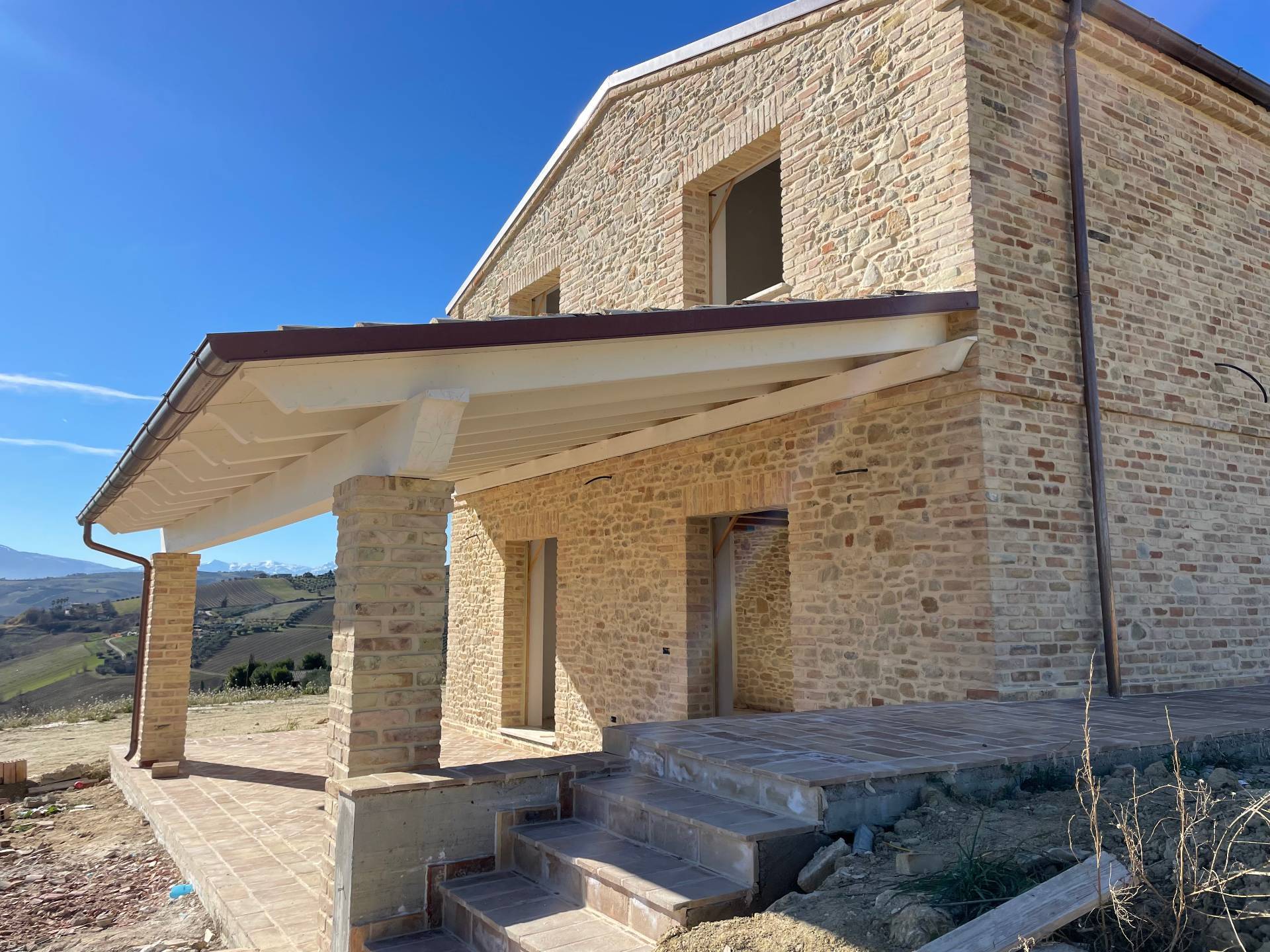 Rustici e Casali in vendita a Cossignano