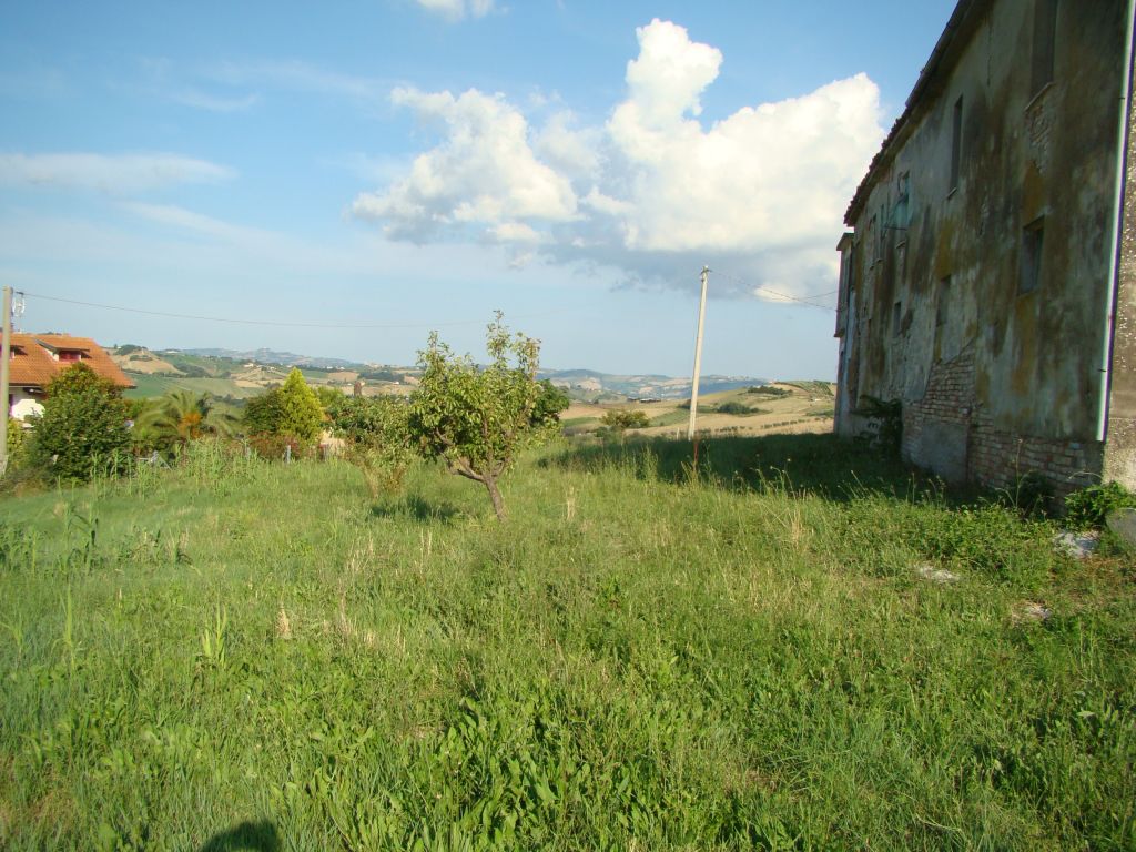 Rustici e Casali in vendita a Appignano del Tronto