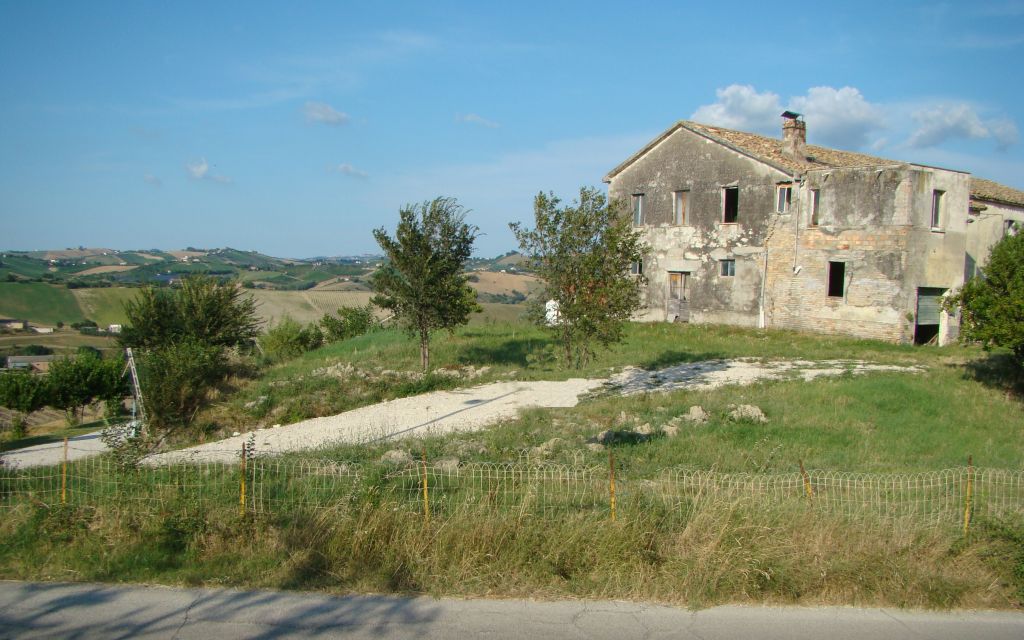 Rustici e Casali in vendita a Appignano del Tronto