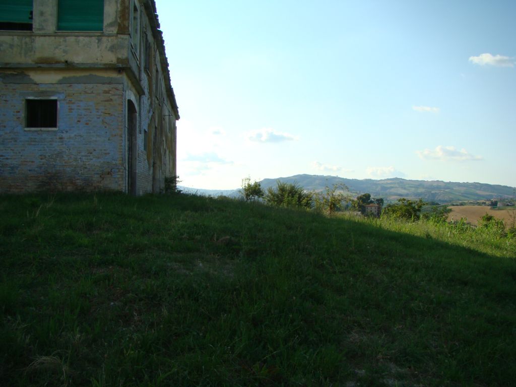 Rustici e Casali in vendita a Appignano del Tronto