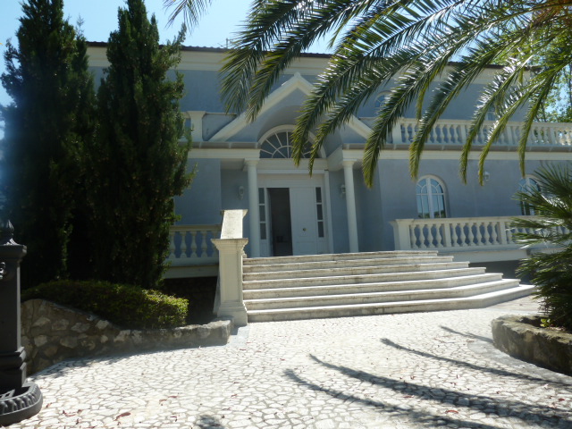 Ville di Prestigio in vendita a Roseto degli Abruzzi