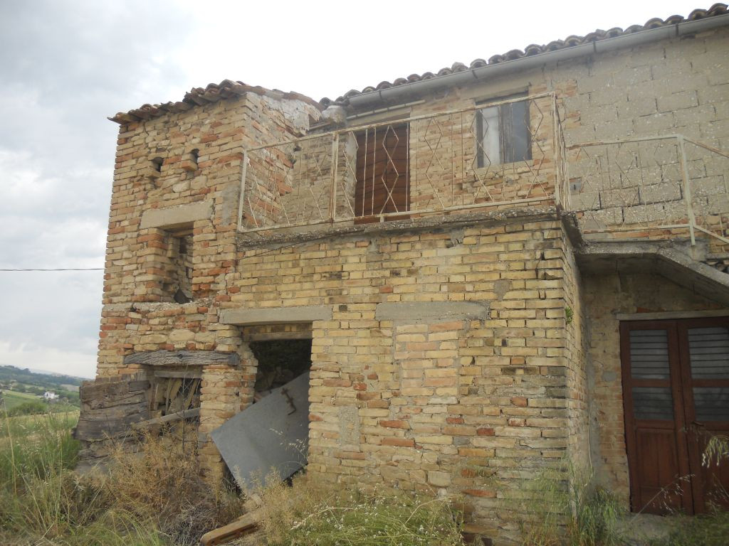Rustici e Casali in vendita a Ortezzano